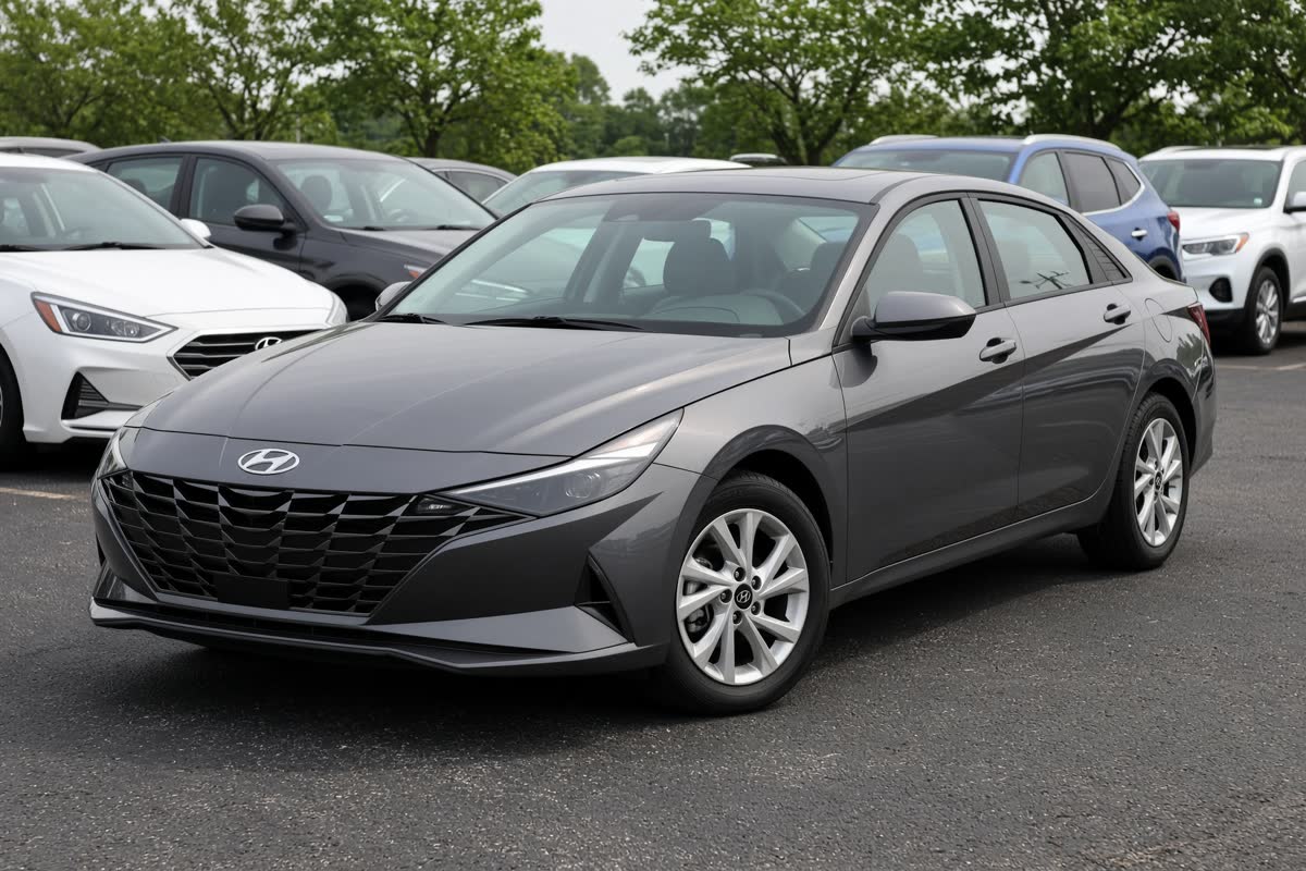 2022 Hyundai Elantra SEL in gray